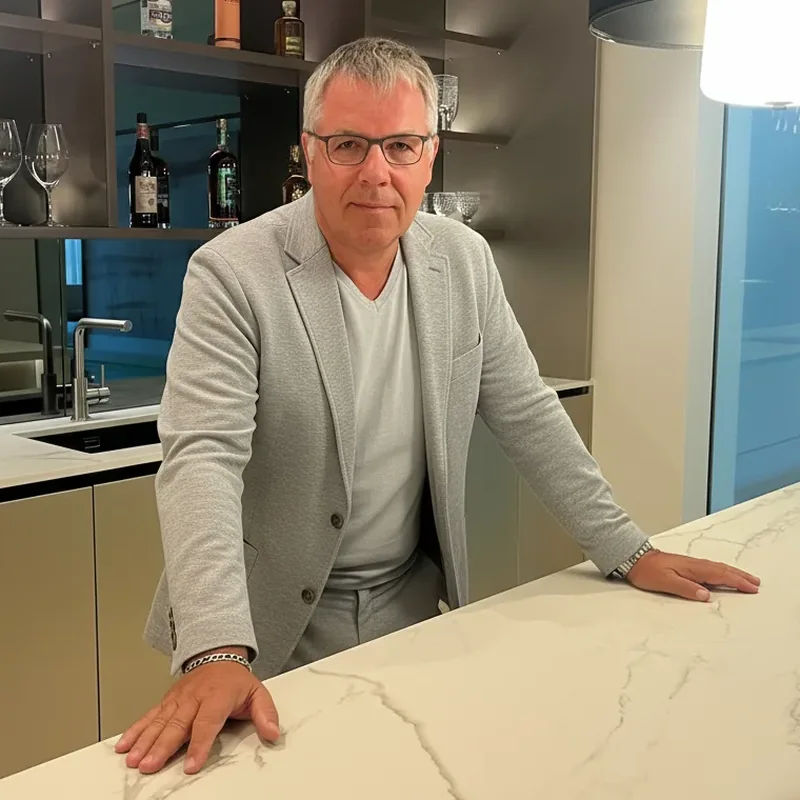 Mikael Hansen — Founder & Property Advisor, Plexo Properties
