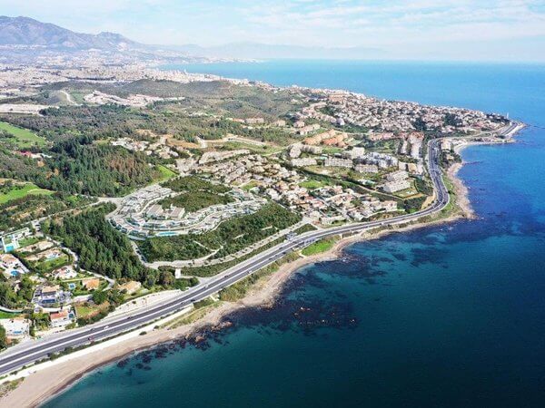 El Chaparral Mijas Costa ligne de coût et vue sur la zone verte et les terrains de golf.