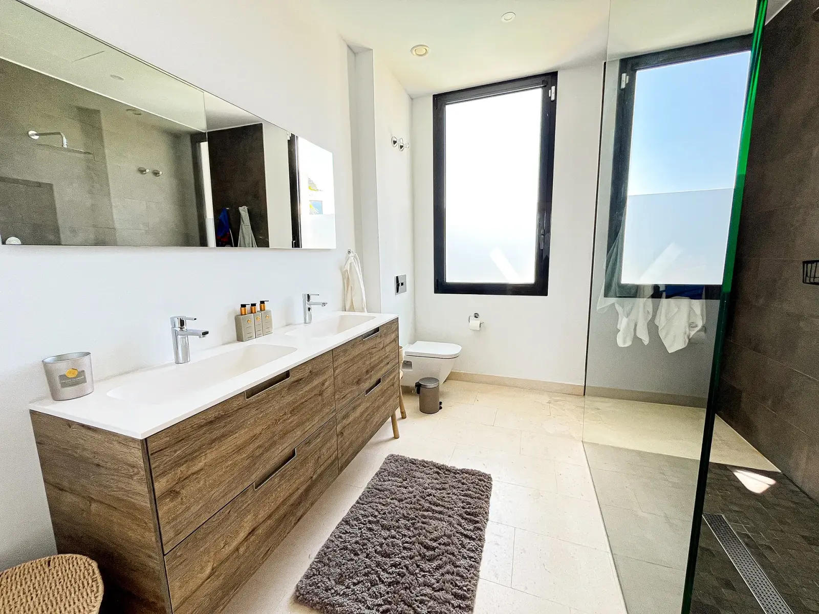 Green Hill 14 Ensuite  master bathroom