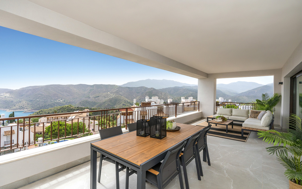 Almazara Forest + Gardens – Istán - spacious terrace with dining area, lounge seating and panoramic mountain and lake views