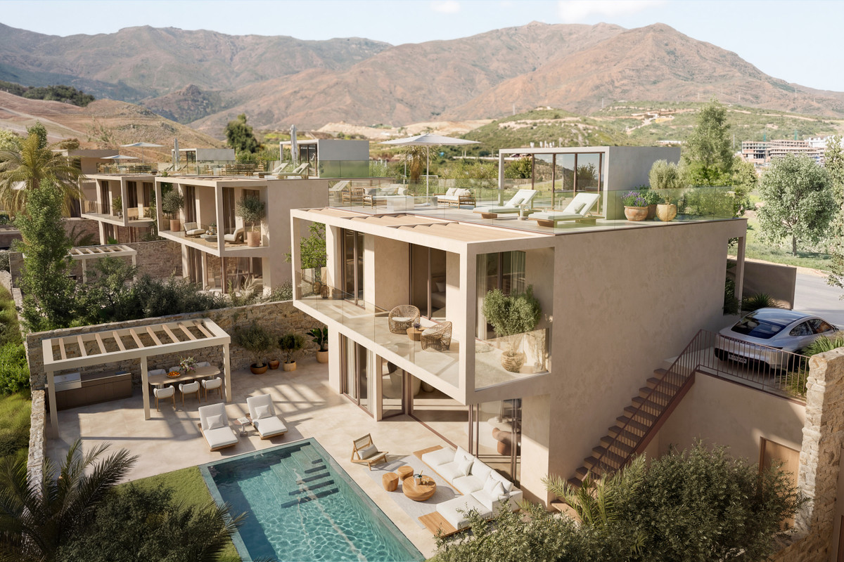 Amaris – Estepona - Außenansicht einer neuen Luxusvilla mit privatem Pool, Dachterrasse und Bergblick