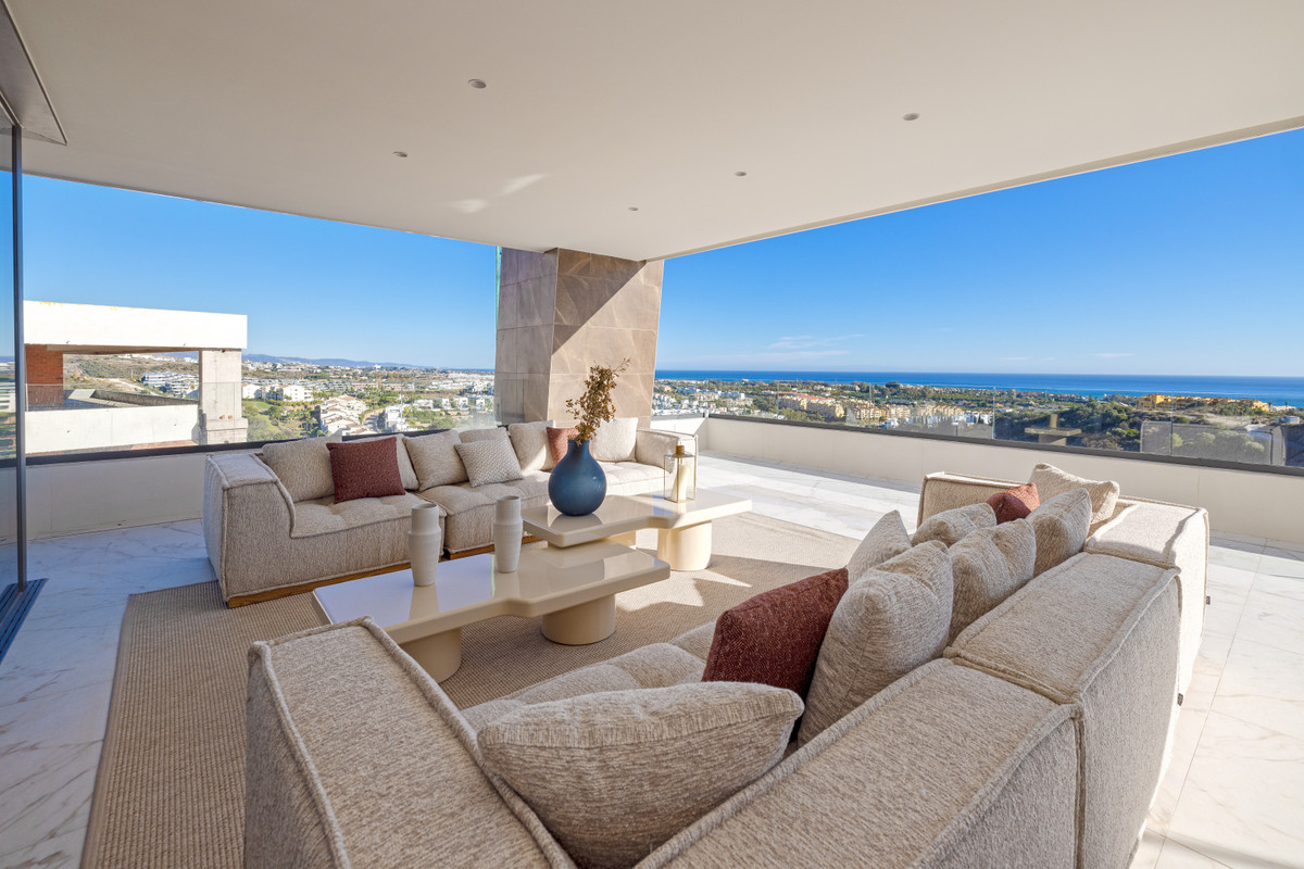 Balcon del Mediterraneo – New Golden Mile - überdachte Terrassenlounge mit Panoramablick auf Meer und Küste