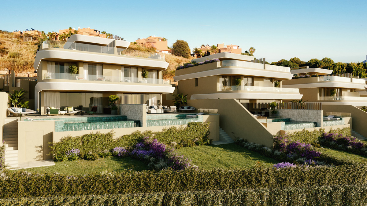 Beyond Homes – Estepona - luxuriöse Terrassenhäuser mit Infinity-Pools, gepflegten Gärten und Hangblick