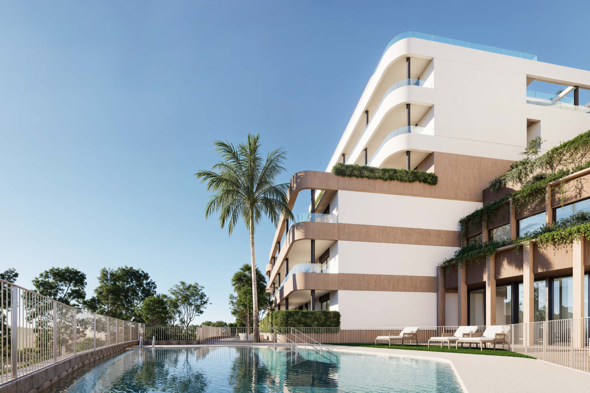 Birdie Hills – Estepona - luxury new-build exterior with curved balconies, green terraces, and communal pool surrounded by palm trees