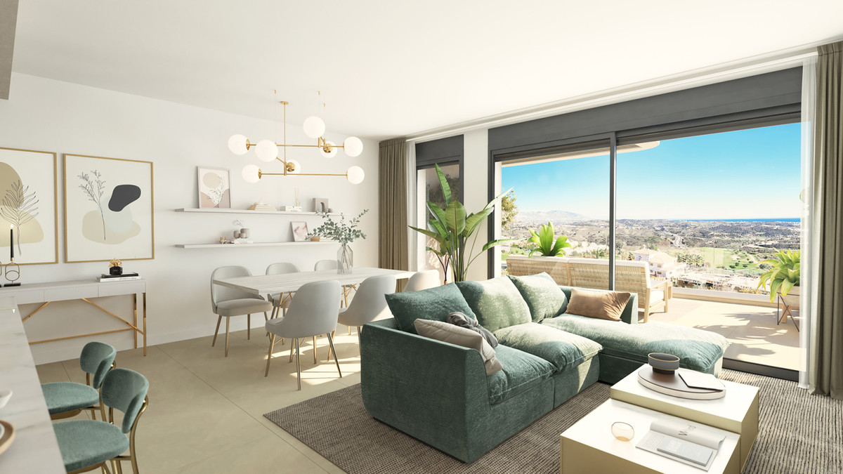 Calanova Collection – Mijas - Heller offener Wohn- und Essbereich mit grünem Sofa, goldenem Kronleuchter und Panoramaterrasse