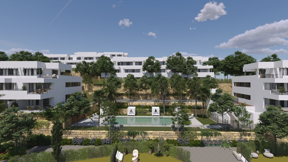 Camarate Hills II – Casares - luftfoto af hvid moderne lejlighedskompleks med fælles pool og terrasser
