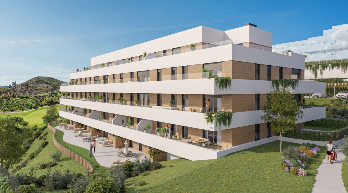 Culmia Cala Swing Mijas Fase II – Calanova Golf - modernes weißes Wohngebäude mit gepflegten Gärten und Golfplatzblick