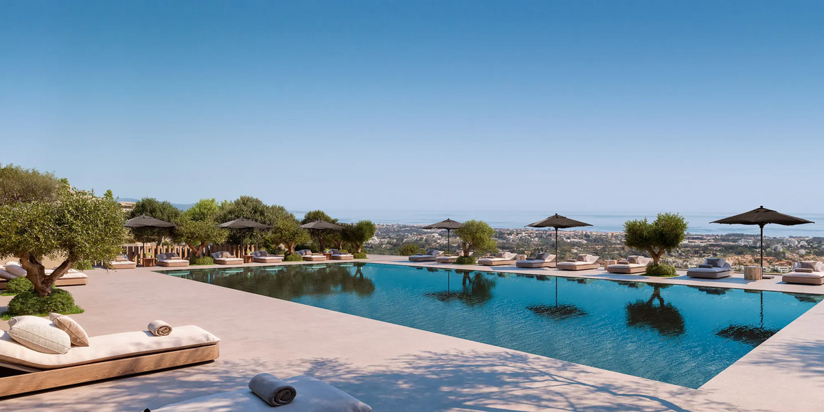 Finca de Jasmine Sky Villas – Benahavís - infinity pool with sun loungers, olive trees and panoramic sea views