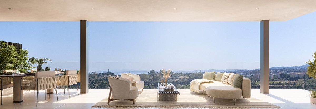 HAIKU Residences – Estepona - überdachte Terrasse mit Loungebereich, Essplatz und Panoramablick auf Meer und Berge