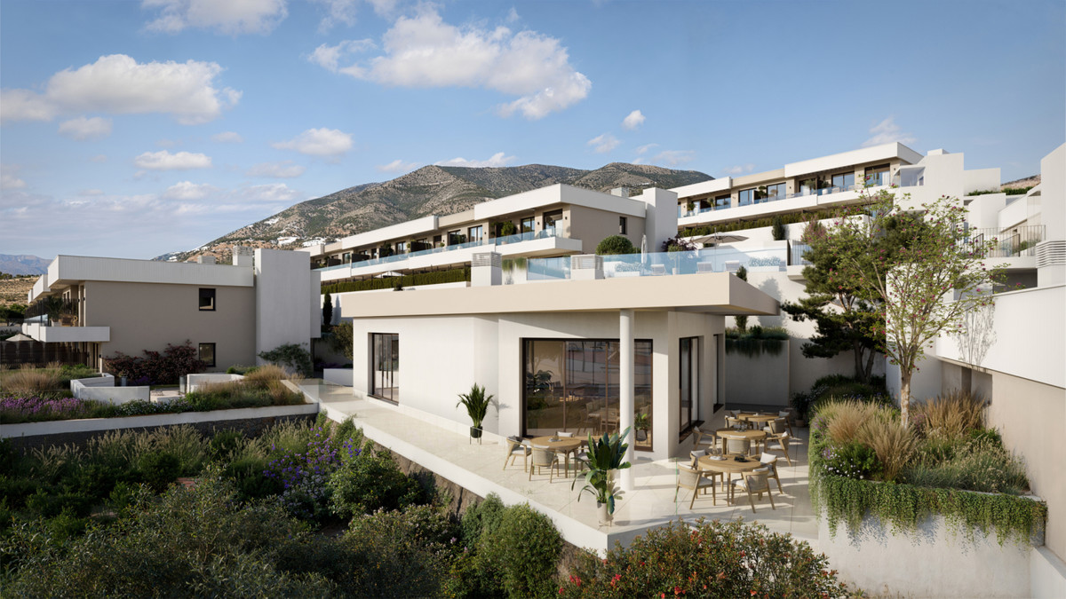 KALA Residences – Fuengirola - terrasserede hvide luksusejendomme med landskabshaver og bjergkulisse