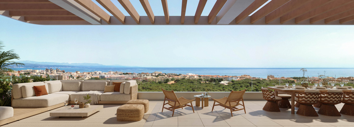 Kosmos – Torremolinos - luxe terras met panoramisch uitzicht op zee en stad aan de Costa del Sol