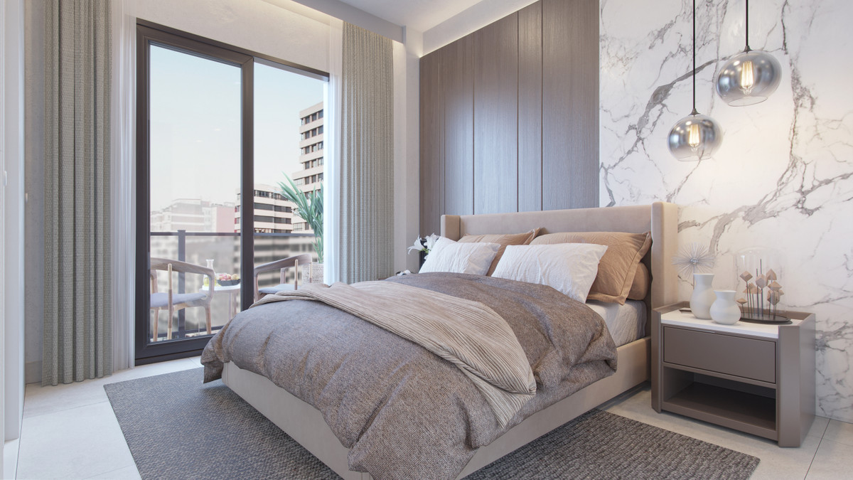 Malaga Centrum – Málaga Centro - luxe slaapkamer met marmeren accentmuur, hangende lampen en balkon met stadsuitzicht