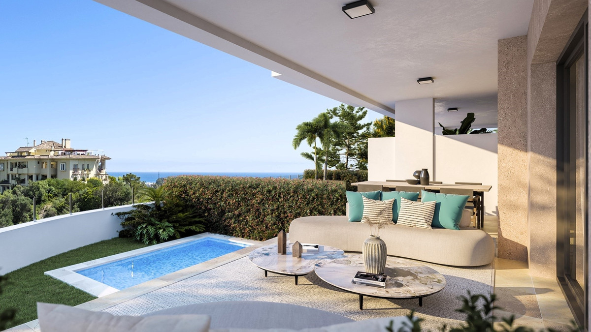 Marine Hills – Stage 1 – Estepona – Überdachte Terrasse mit privatem Tauchbecken, Außensofa und Meerblick
