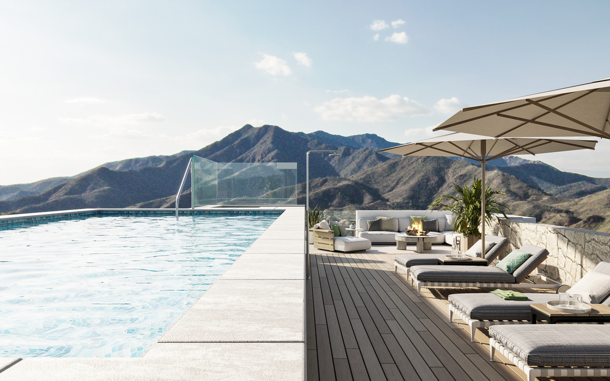 Ocean View Marbella – Ojén - infinity pool terras met ligstoelen, vuurplaats lounge en bergzicht