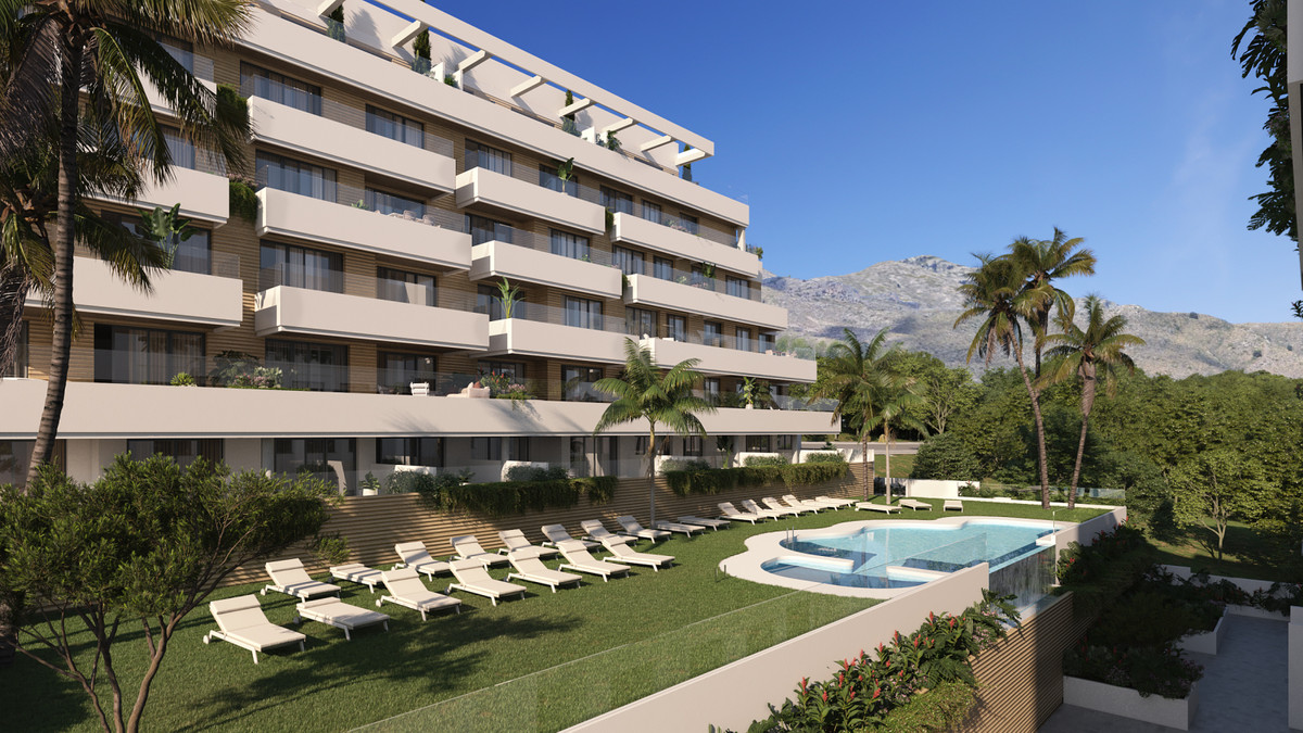 Residencial Living Gardens – Torremolinos - modern appartementencomplex met buitenzwembad, ligbedden en bergachtergrond