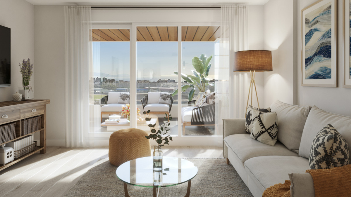 Residencial Living Gardens – Torremolinos - lichte woonkamer met glazen schuifdeuren naar een zonnig terras met stadsuitzicht