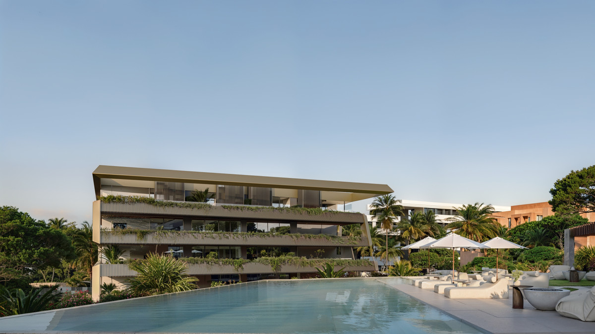 The Privilege – Estepona - luxe woongebouw met groene balkons, weelderige tuinen en een groot buitenzwembad