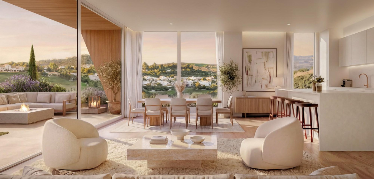 Amenábar Cortesín – Casares - open woon- en eetkamer met vloer-tot-plafond ramen en panoramisch uitzicht op de heuvels