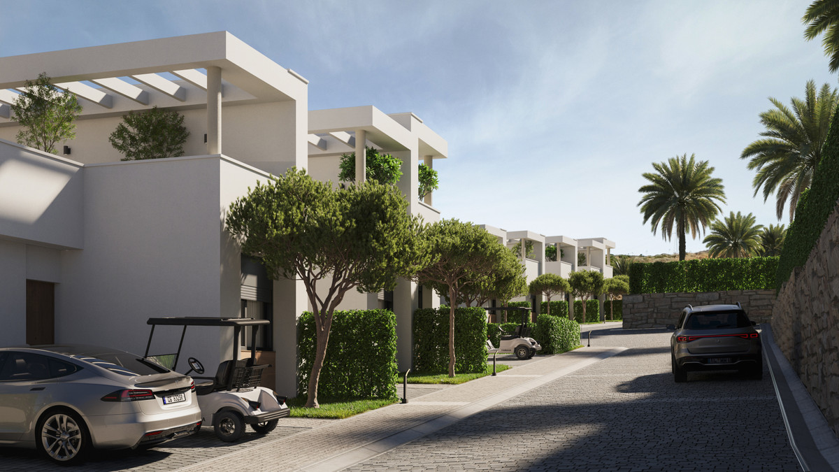 Green Valley – Cerros del Aguila - brolagt gade med hvide moderne villaer, klippede hække, golfbil og parkerede biler