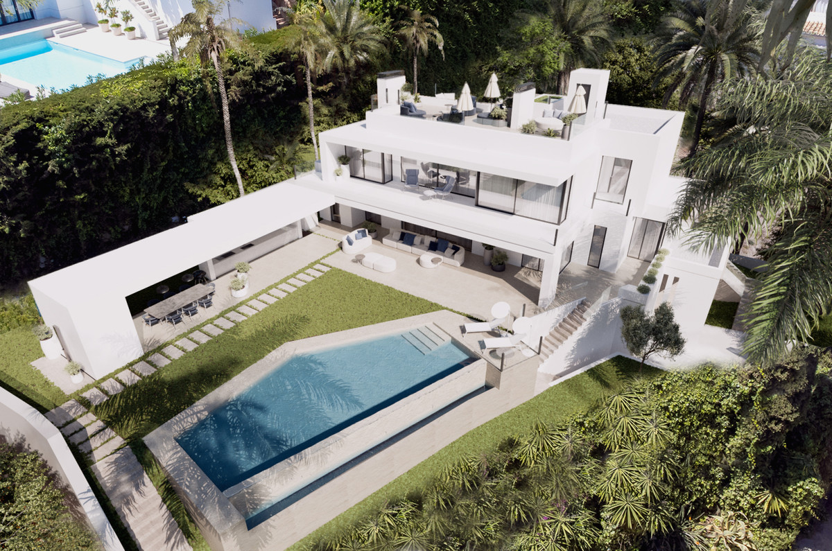Villa Ivory – Marbella - luchtfoto van moderne witte villa met infinity pool, dakterras en weelderige tropische tuinen