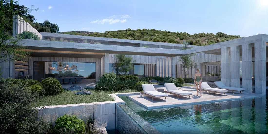 Villa Vida – the Fifteen – Sotogrande - buitenzwembadterras met ligbedden, weelderige tuinen en betonnen villagevel