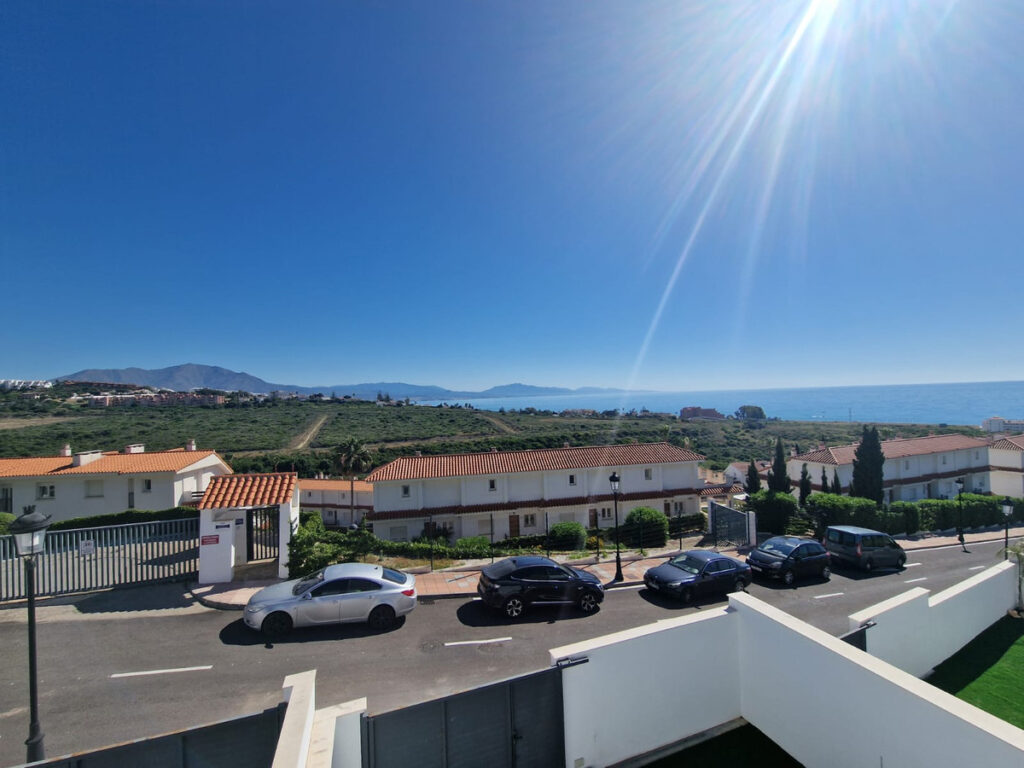 Casas Pareadas y Villa Aldea Hills – Manilva - panoramic sea view from rooftop terrace over residential street and Mediterranean coastline