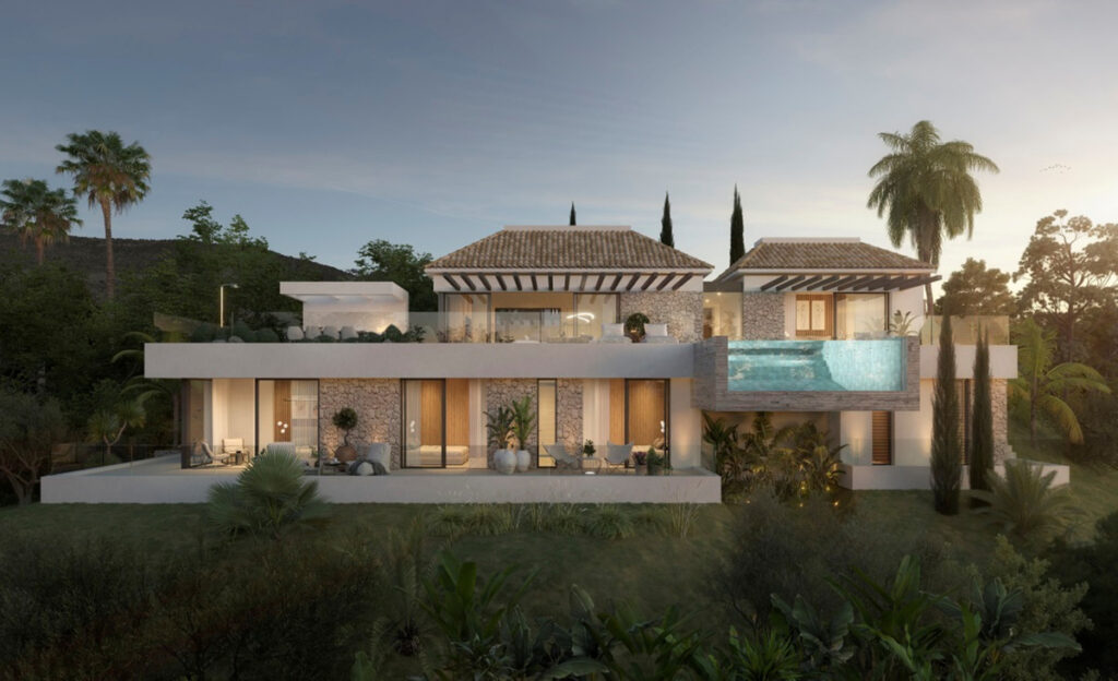 VILLA ALHAMA Cortesín – Casares – Neubau-Villa mit Infinity-Pool, Steinfassade und üppigem Garten in der Abenddämmerung