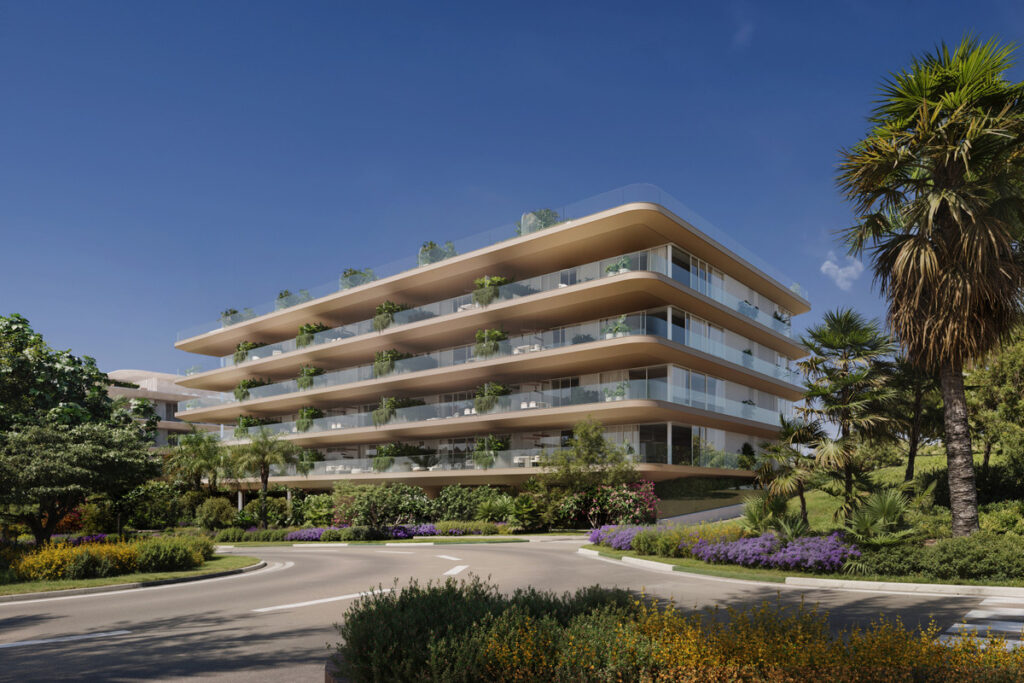 Nacare – Estepona - buet luksusfasade med frodige grønne balkonger og tropisk beplantning, Costa del Sol