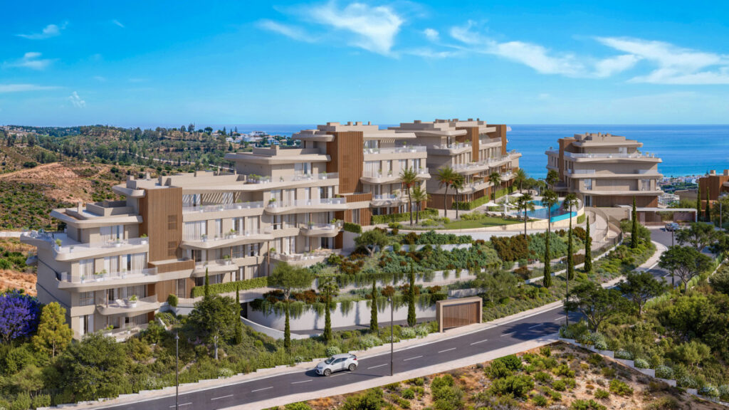 VISSION HILLS I – La Cala de Mijas - luftfoto CGI av luksuriøst boligkompleks med sjøutsikt, terrasser, basseng og velstelte hager
